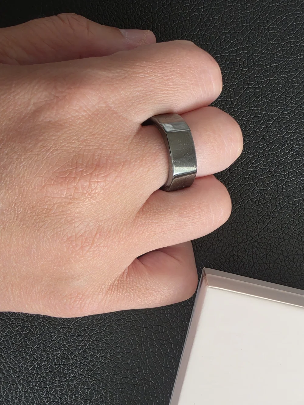 Oura Smart Ring GEN 3 (Size 7) With Charger